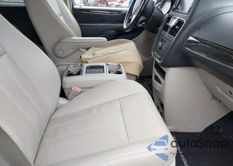 2015 Chrysler Town & Country Touring z USA, uszkodzony, nr VIN 2C4RC1BG5FR538724